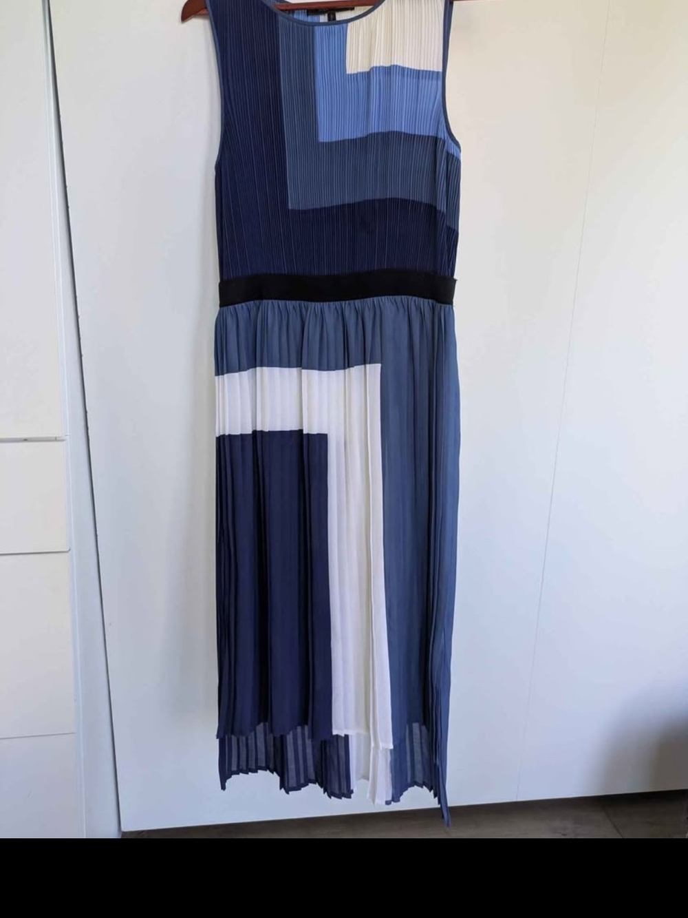 BCBG Geometric Pleated Midi Dress in Navy, Light Blue and White